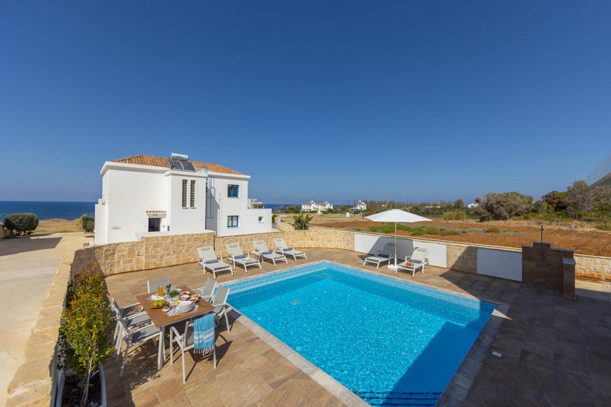 Diana Seaside Villas Pomos Quarto foto